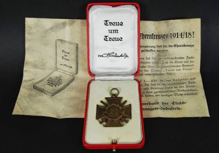 Estuche con Cruz de Honor 1914/18 "Ger.D.L." y Documento
