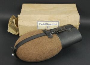 Legión Cóndor/ Cantimplora M31 del año 1939 en su Caja