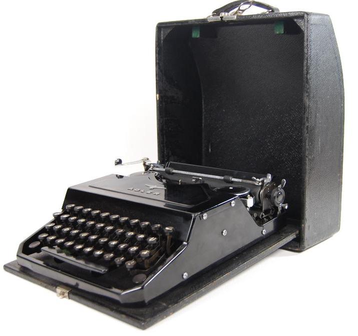 WH/ Maquina de Escribir "Adler, M1938"