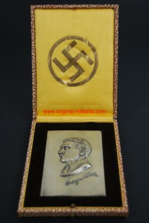 Estuche con la Efigie de "Hitler"