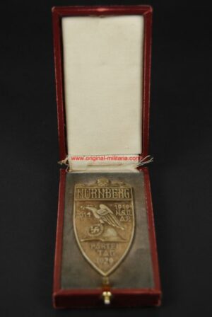 NSDAP/ Estuche con Insignia "IV Congreso"