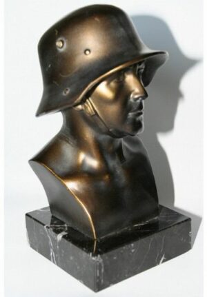 Busto de soldado aleman de bronce en peana de marmol.