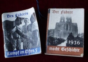 Libritos de propaganda Nazi.