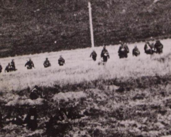 Foto de Prensa de infantería en el Frente del Este.