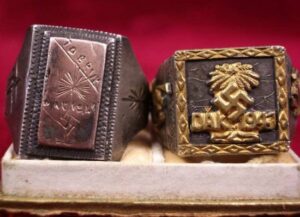 Estuche con dos Anillos del DAK (DAK Africa Rings).