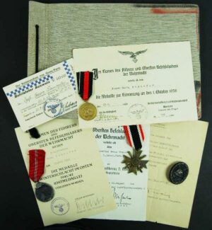 Luftwaffe, Grupo de Concesiones con la Medallas , Pase del Gross-Paris y Albúm del Stabsgefreien "Georg Samhofer"