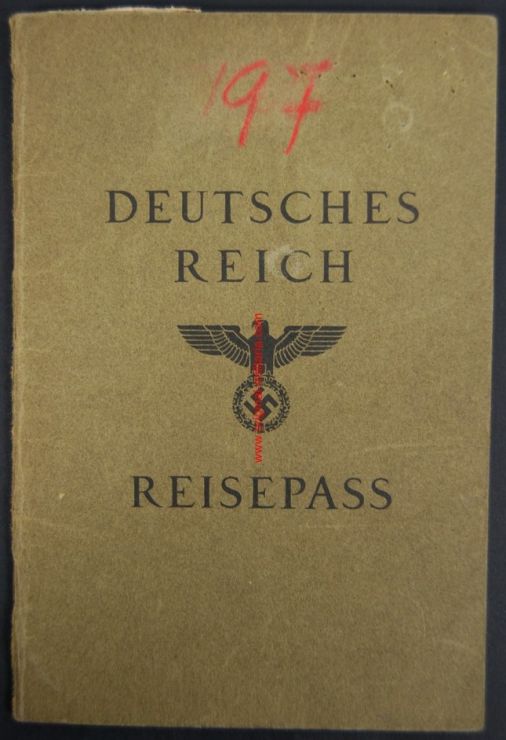 Pasaporte Alemán para una Mujer Judía Marcado "J" de 1939