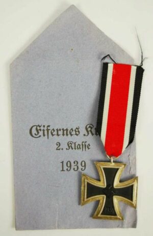 Cruz de Hierro de 2ª Clase "132" en su Sobre