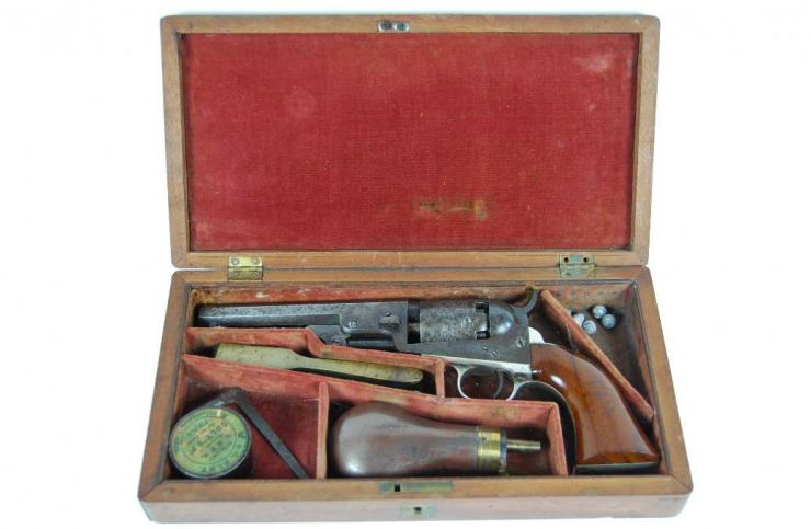 Estuche con Revolver "Colt Pocket M1849" y sus Accesorios