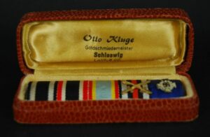Estuche con Pasador del Orfebre "Otto Kluge" de Shieswig