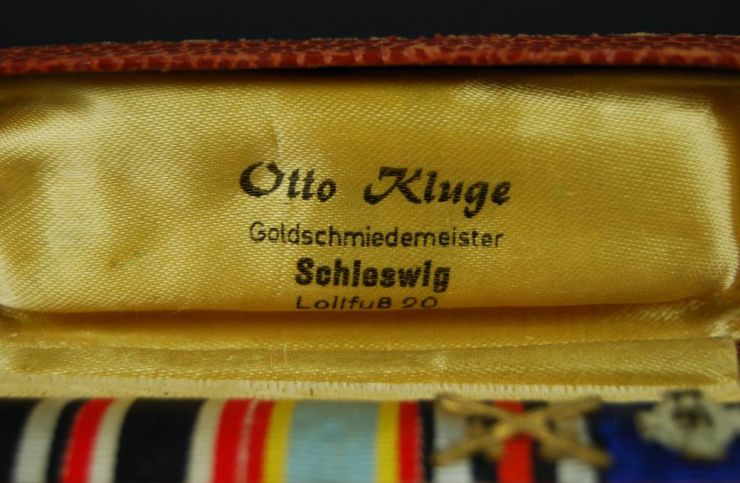 Estuche con Pasador del Orfebre "Otto Kluge" de Shieswig