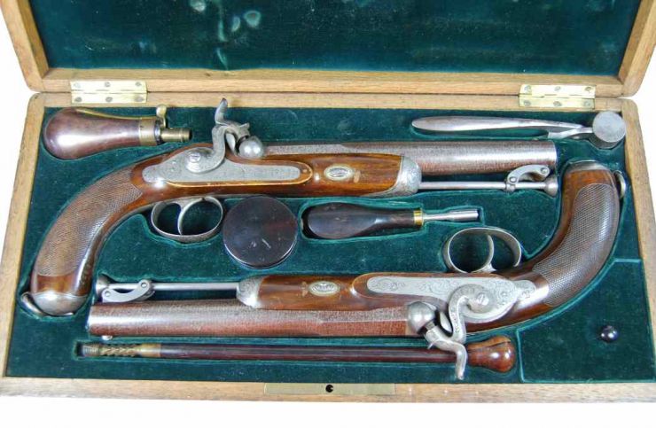 Estuche de Pistolas de Oficial Francés Firmadas "F.P. Devisme a París" circa 1840