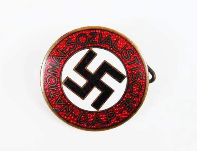 Insignia de Miembro del NSDAP de Hermann Aurich "M1/105"