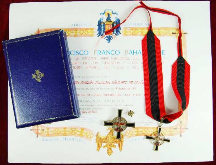 Concesión y Estuche con Orden Imperial del Yugo y las Flechas, Placa Gran Cruz, Venera y Miniatura