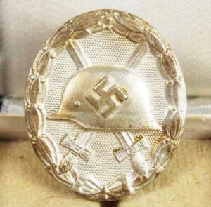 Wehrmacht/ Silver Wound Badge L/58  in case