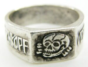 Waffen-SS/ Anillo en Plata "800" de un Miembro de la "Totenkopfverbande"