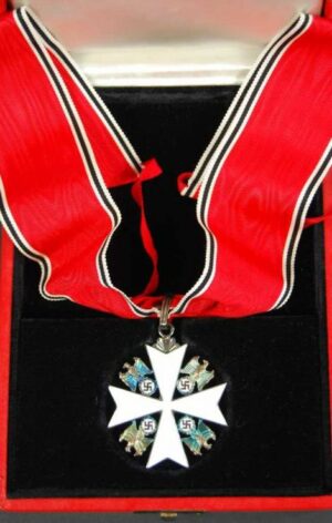 Estuche con la Orden del Águila de 1ª Clase "900"