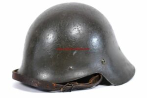 Casco Trubia M26 con Alas de Guerra Civil.