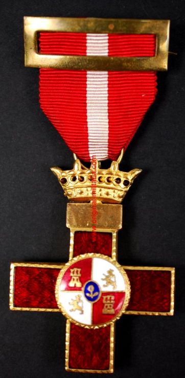 Cruz al Mérito Militar Distintivo Rojo
