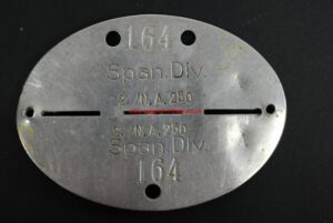 Chapa de identificación de un soldado de 2ª de la División Azul, CIA de Radio 