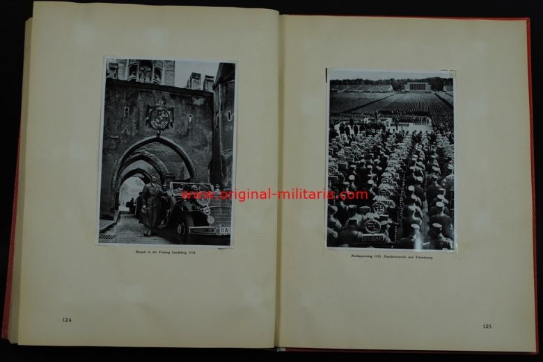 Álbum "Adolf Hitler" de 1936 con su Caja