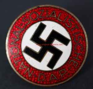 Insigina del NSDAP con RZM "M1/8"