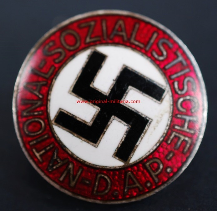Insignia del NSDAP con RZM "M1/101"
