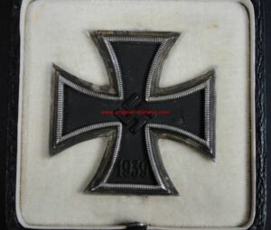 Estuche con EK1 1939 Código "100"