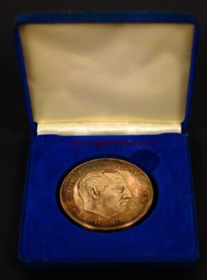 Estuche con Moneda de 5 OZ de Plata de Franco 1892/1975