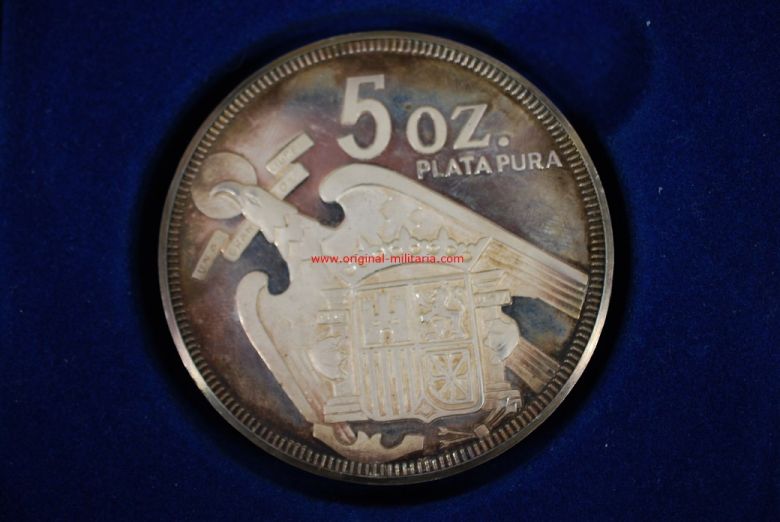 Estuche con Moneda de 5 OZ de Plata de Franco 1892/1975