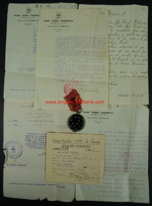 Medalla y Documentos de una Vieja Guardia de la Sección Femenina de Falange