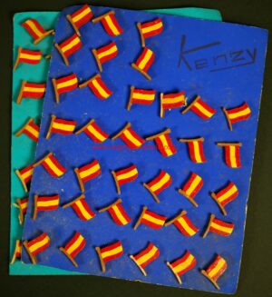 Muestrario de Insignias de Madera con Bandera Nacional