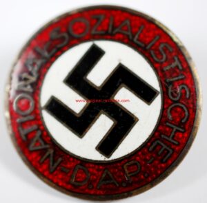 NSDAP/ Insignia del NSDAP con RZM "M1/93"