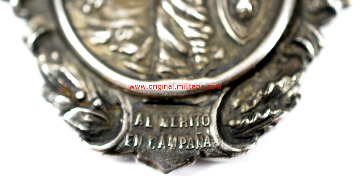 Medalla Militar Individual de la Monarquía (1918-1931), Primer modelo (fundacional)