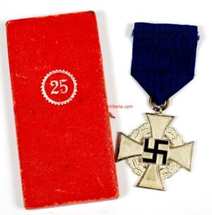Cruz de 25 Años de Servicioc Leales al Estado