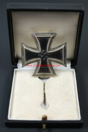 Estuche con EK1 Código "8" para "Ferdinand Hoffstadter-Bonn a. Rhein"