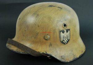 WH/ ITALY, M40 Single Decal Camo Combat Helmet "ET62" -- WH/ Casco M40 de una Calca con Camuflaje de Arena “ET62”
