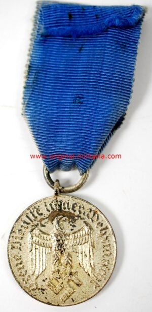Wehrmacht/ Four Year Long Service Medal ---- Wehrmact/ Medalla por 4 Años de Servicios Leales