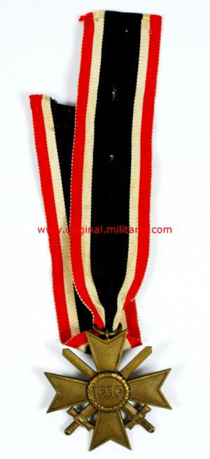 War Merit Cross 2Nd Class with Swords --- Wehrmacht/ Cruz al Mérito de Guerra de Segunda Clase con Espadas