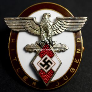 Juventudes Hitlerianas/ Escasa y Rara Insignia de Honor del Alto Mando para Extranjeros Distinguidos en su Sobre. Directo de la Familia.
