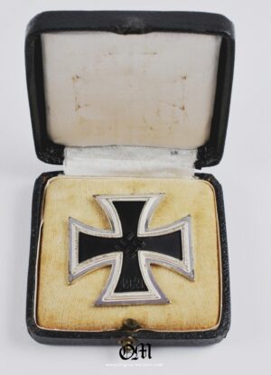 Cased Iron Cross 1St Class, 1939, Code «100» Near Mint —Estuche con Cruz de Hierro 1939 de Primera Clase, Código «100»
