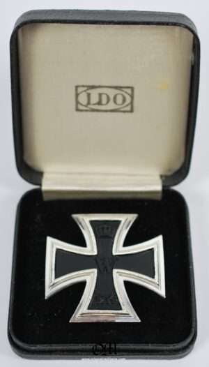 Wehrmacht/ EK1 1914 "L/11" Style WW2 in "LDO" Case. Mint Condition. Rare -- WH/ Cruz de Hierro de 1ª Clase 1914, Código "L/11" en Caja "LDO", Estilo WW2, Rara.