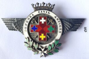 Distintivo de "Defensa Civil Antigás", Manufactura de CEJALVO. Años 40. Rara.