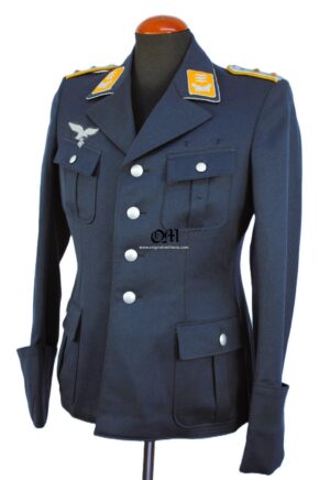 Guerrera de Servicio para un Capitán Piloto/Paracaidista de la Luftwaffe. Perfecta.