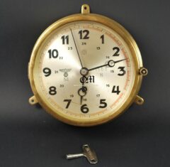 Reloj de Mamparo de Ocho días para Submarinos de la Kriegsmarine de la Firma "Junghans". Modelo Temprano por el número de serie, circa 1940/41
