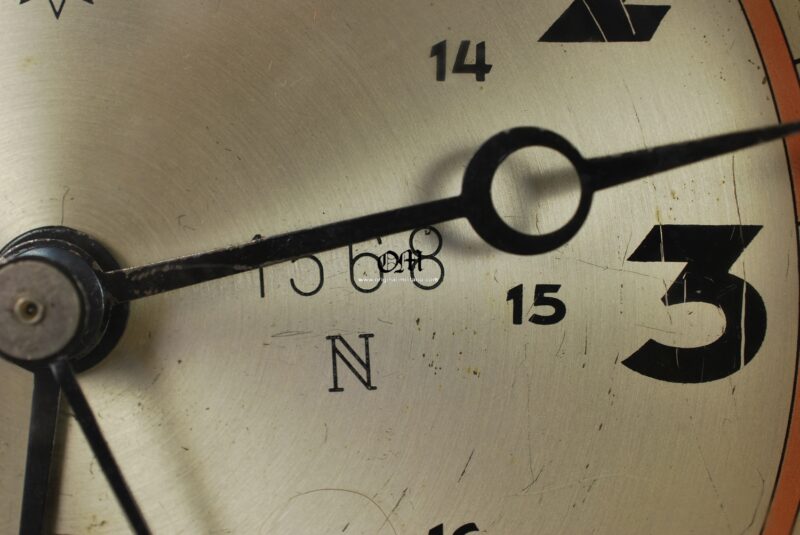 Reloj de Mamparo de Ocho días para Submarinos de la Kriegsmarine de la Firma "Junghans". Modelo Temprano por el número de serie, circa 1940/41 - Imagen 4