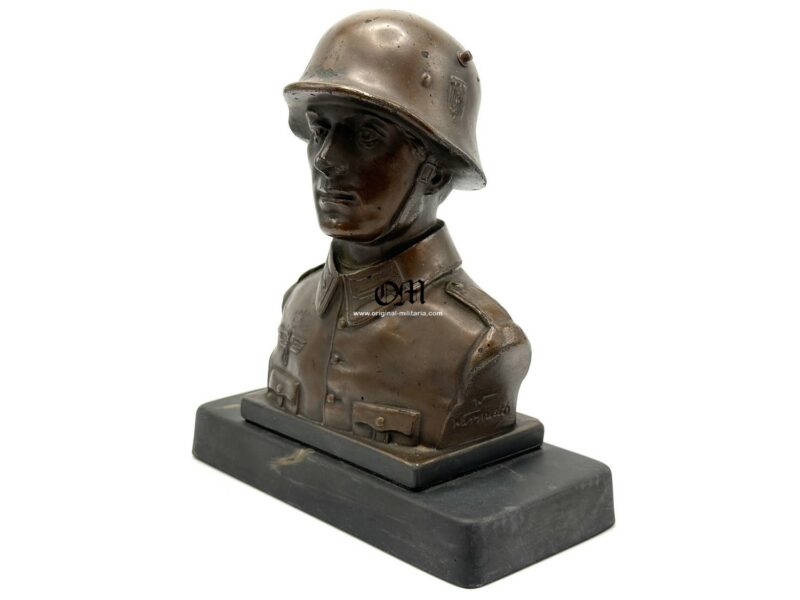 Wehrmacht/Heer Soldier Bust with Base for Table Decoration - Image 2