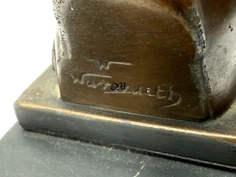 Wehrmacht/Heer Soldier Bust with Base for Table Decoration - Image 4