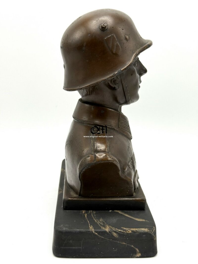 Wehrmacht/Heer Soldier Bust with Base for Table Decoration - Image 8