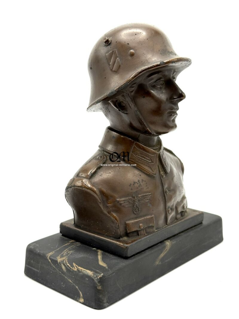 Wehrmacht/Heer Soldier Bust with Base for Table Decoration - Image 9